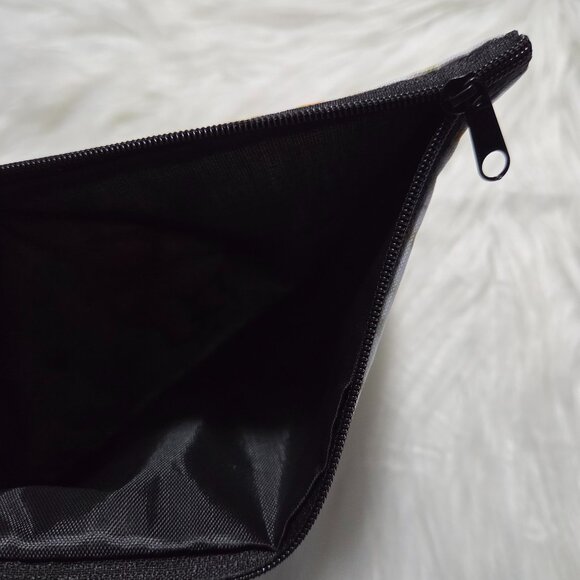 Winnie the Pooh Zipper Pouch - Picture 4 of 4